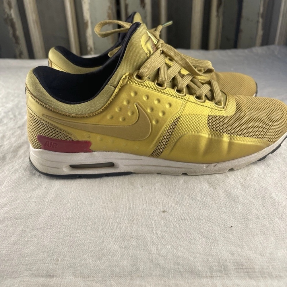 Size 8.0 -Womens Nike Air Max Zero QS Metallic Gold - Picture 3 of 15